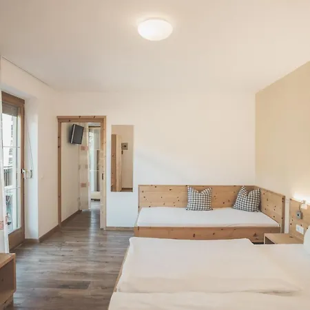 Schnatzhof Aparthotel Silandro