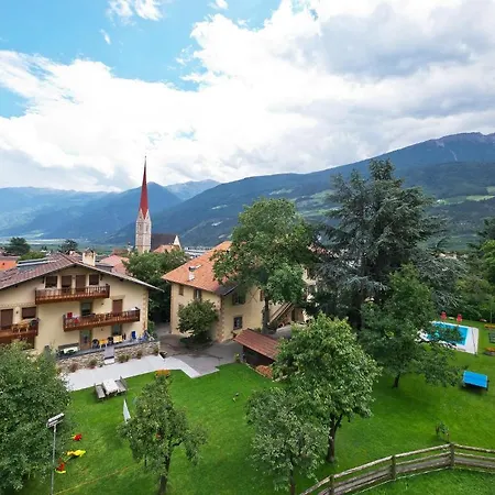 Schnatzhof Aparthotel Silandro